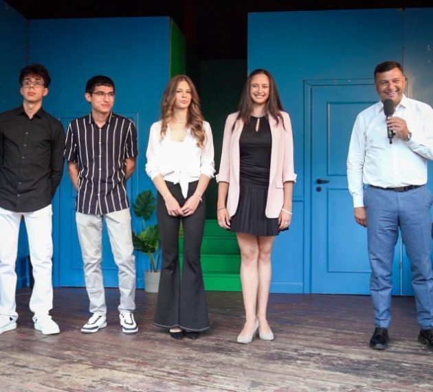 Elevii cu rezultate deosebite la Bacalaureat au fost apreciați la Teatrul de Vară