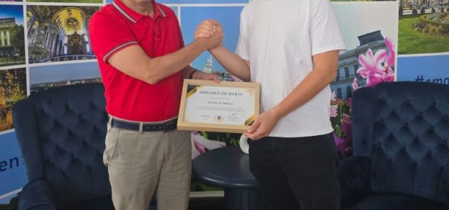 Primarul Călin Bibarț l-a felicitat pe Mihai Stanciu, medaliat cu argint la Olimpiada Internațională de Chimie