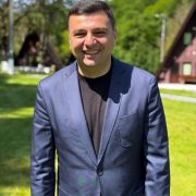 Proiecție de film pentru copii în cartierele Aradului
