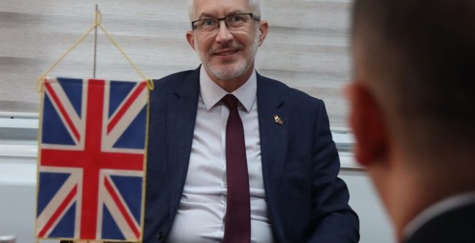 Consiliul Județean Arad, gazda unei întâlniri cu reprezentanții Ambasadei Regatului Unit al Marii Britanii și Irlandei de Nord